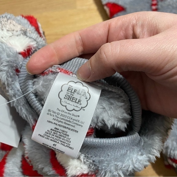 Elf on the Shelf Fuzzy Pajama Set NEW 4T Plush Gray Red Christmas - Picture 4 of 5